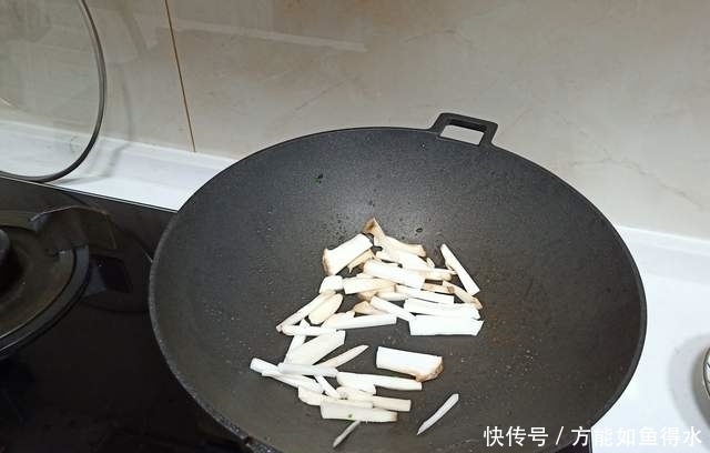 杏鲍菇|老两口的极简晚餐,清淡鲜美个个光盘,好吃到2个人一起打饱嗝