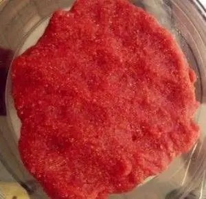 冬季钓鱼时,要知道“诱钓”很重要,在冷天也可以连竿不断