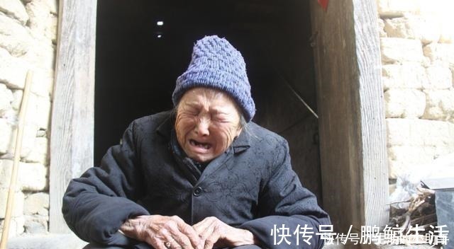 电子产品|“你个老东西快走开”孙子指着奶奶鼻子骂,宝爸反手就是一巴掌!