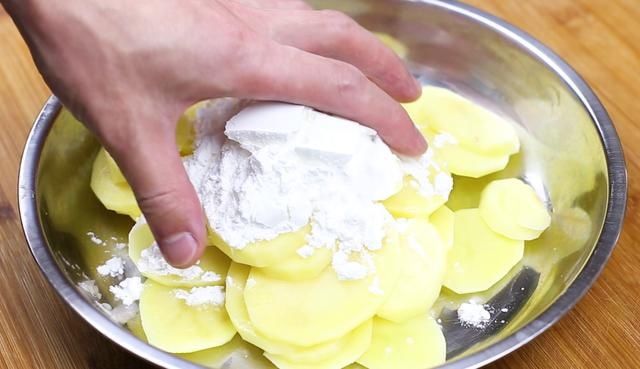 土豆这样做实在太好吃了，招待客人做一盘，比大鱼大肉受欢迎