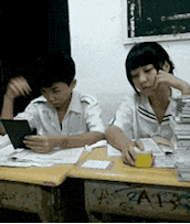 |搞笑GIF:前边那么多的武器都能理解,最后一个经历了什么?