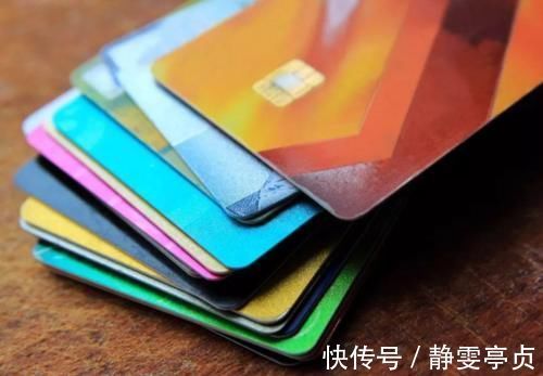 张银行卡|孩子收到爷爷的新年礼物,哭着打电话要退货,爹妈劝都劝不住