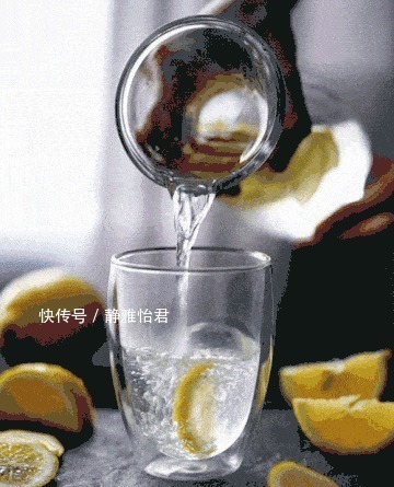 洗衣服直接倒洗衣液错,告诉你正确做法,洗完比新衣服还新