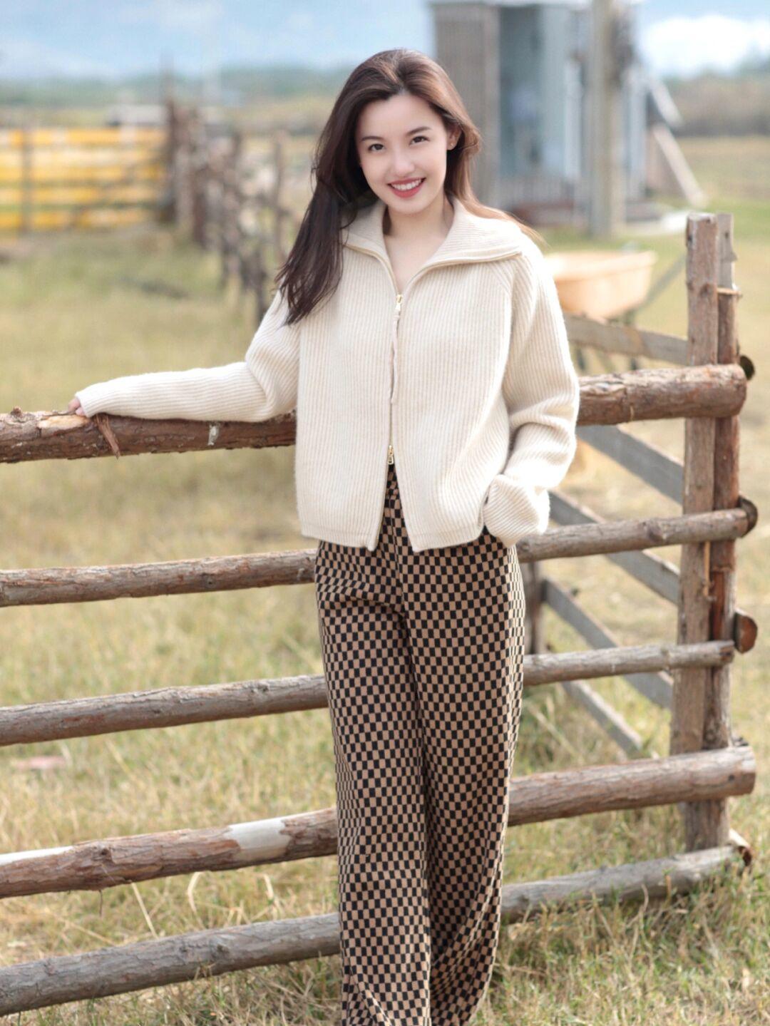 学院风 这些才是“毛衣”的高级穿法,简约优雅又显气质,谁穿都美