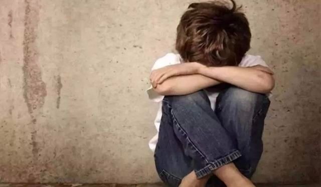 穷病|父母总是在孩子面前“哭穷”,小心“穷病”传染给孩子