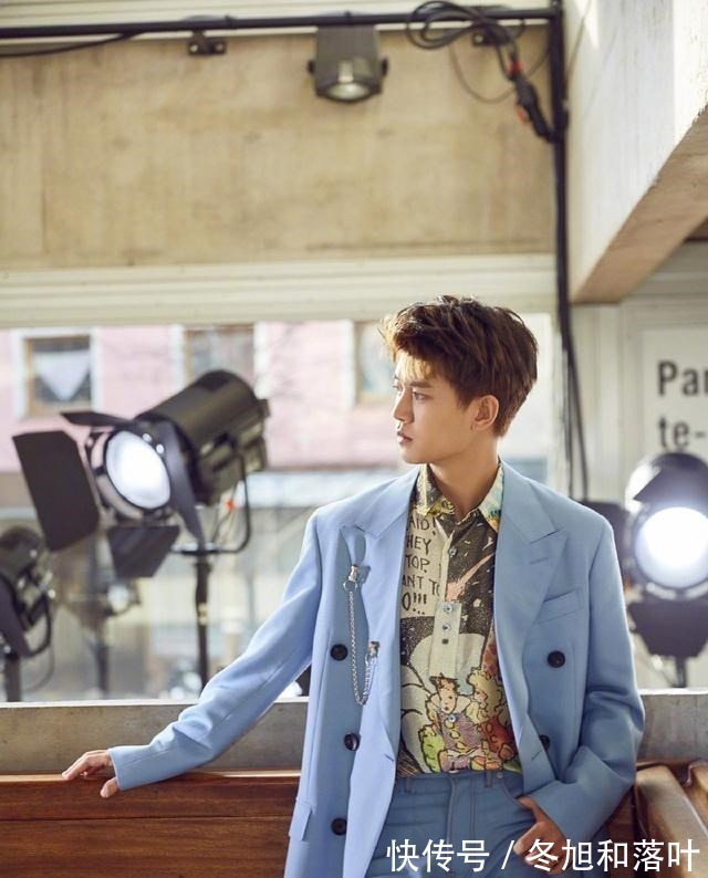 節(jié)目|任嘉倫穿藍(lán)衣錄制節(jié)目,一路奔跑很開心,像極了校園的學(xué)長