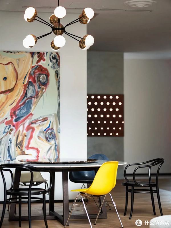 潮玩|北京80后夫妻720㎡现代别墅,摆满全球流行款潮玩:太“甜酷”了!