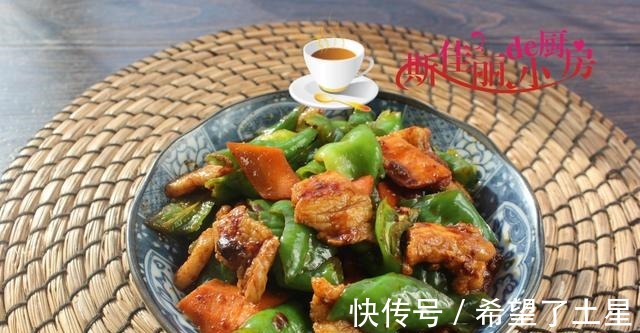 这才是青椒最好吃最下饭做法，每次炒一盘顿顿吃个精光，好吃到爆！