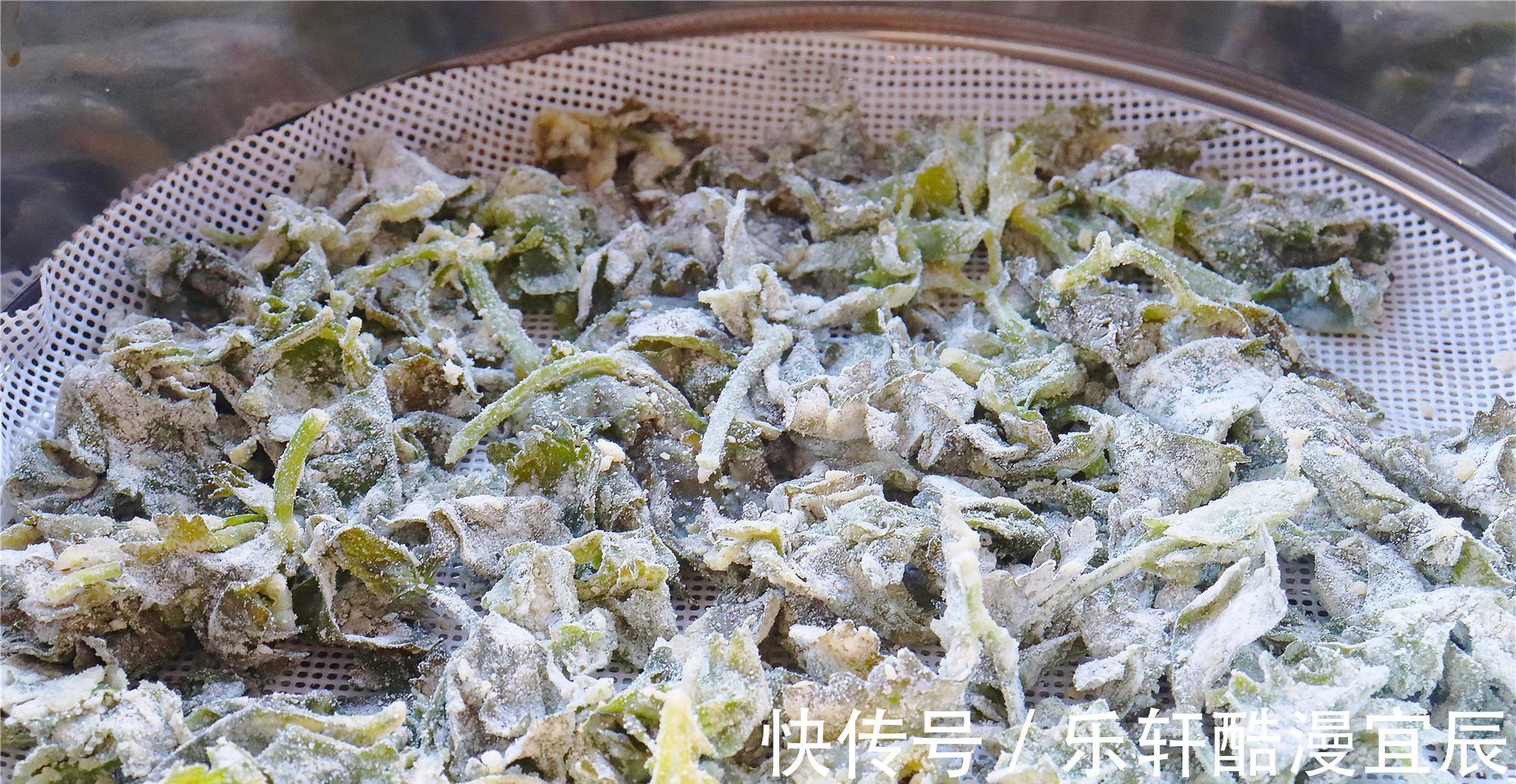 玉米面|我家此菜叶子从不扔，这样做完上桌就扫光，营养好吃，低脂还不胖