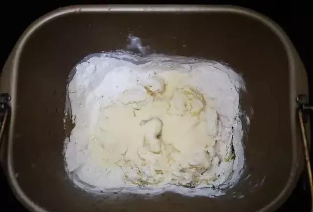 我的宅家蜂蜜小面包,柔软香甜,拉丝多层,孩子一口气吃3个,香