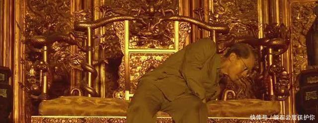 末代皇帝|末代皇帝溥仪,晚年想方设法进故宫,只因龙椅下藏着一个“秘密”!