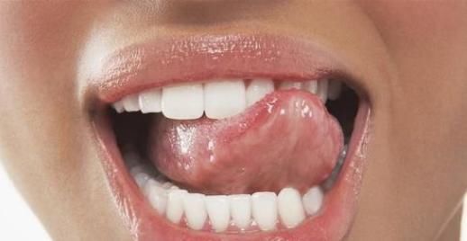 症状|“嘴里”出现4种症状,医生赶快去检查,心脏“病”到晚期