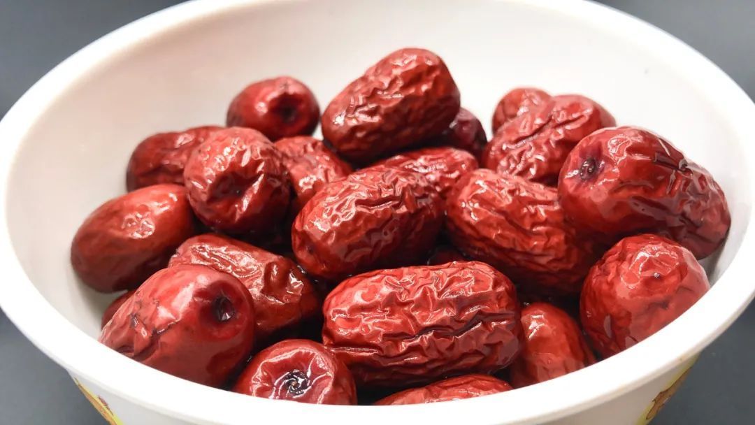 好处|每天坚持吃红枣,除了养颜,还有这3个好处,很多人都忽视了