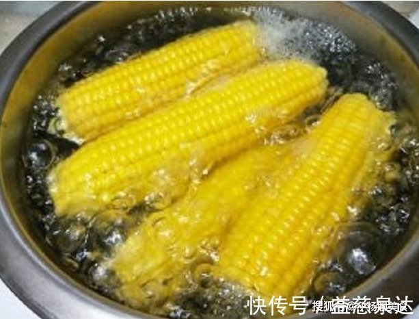 香甜|煮玉米时不要直接下锅，多加一勺它，玉米软糯香甜，营养不流失