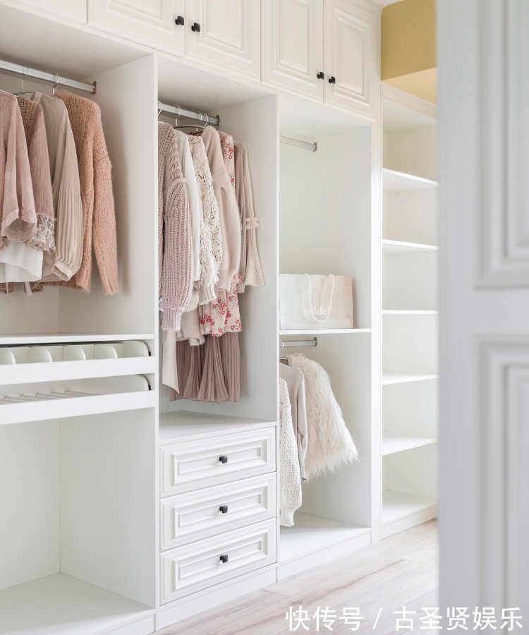 客厅|“独居老人”的蜗居,舒适不失趣味,专门设计的墙漆更是独一无二