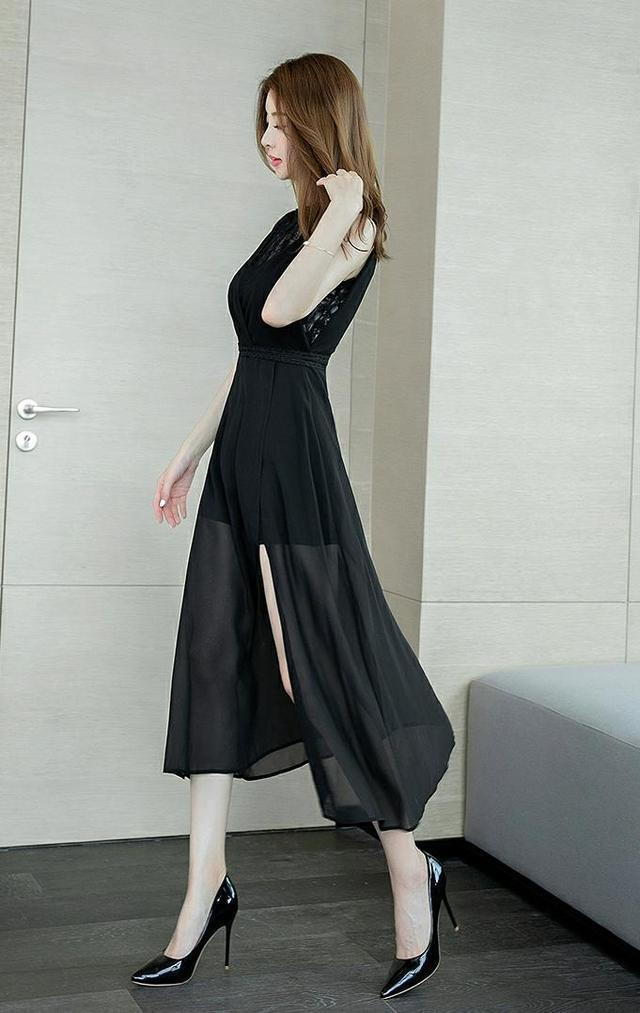 小蛮腰 黑色蕾丝网纱长裙，无袖背心的款式设计，时尚靓丽
