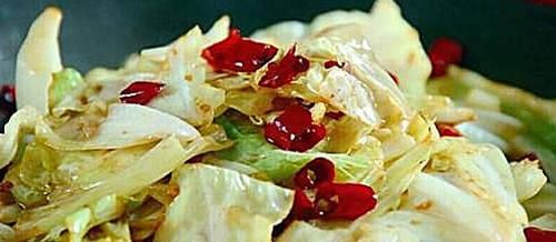 炒包菜，好多人一下锅就错了，多加一步，又香又脆比肉还好吃！