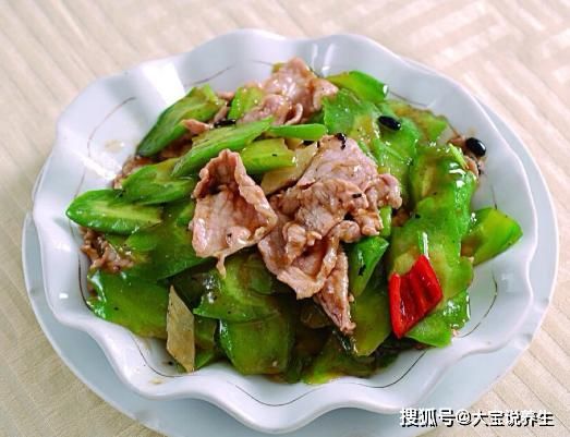 苦瓜|苦瓜和此食材一起炒，滋肝明目，养颜润肤，多吃还不容易发胖