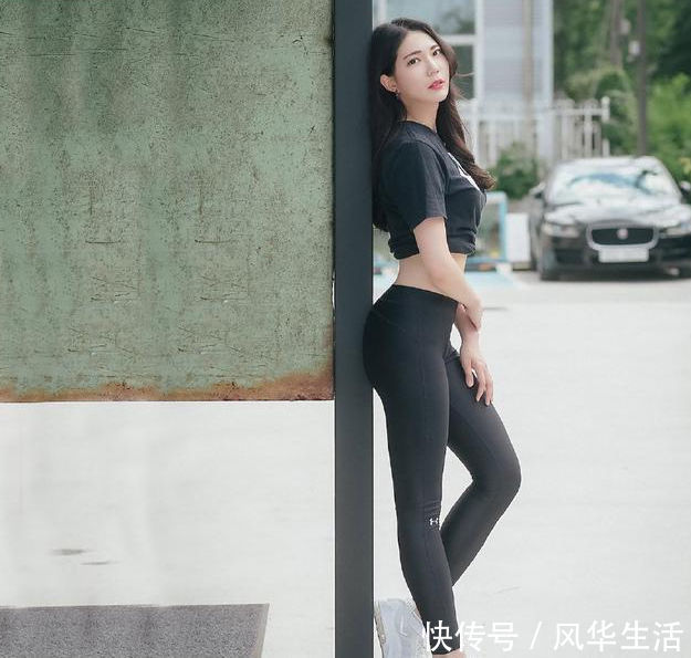 时尚|街拍美女气质很好的紧身打底裤小姐姐,穿出独特的气质感