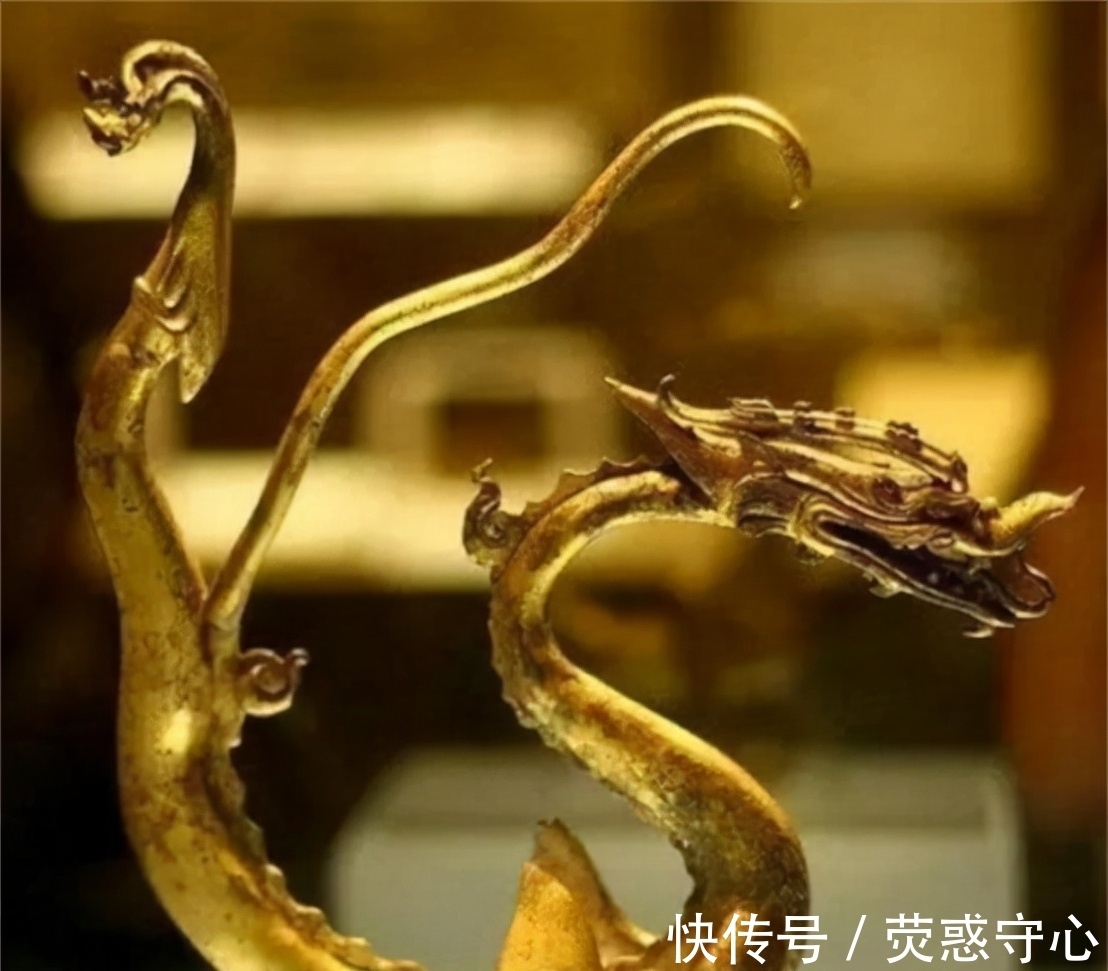 文物$村民挖出千年“金龙”,价值1000万元,为何一夜暴富后被抓了