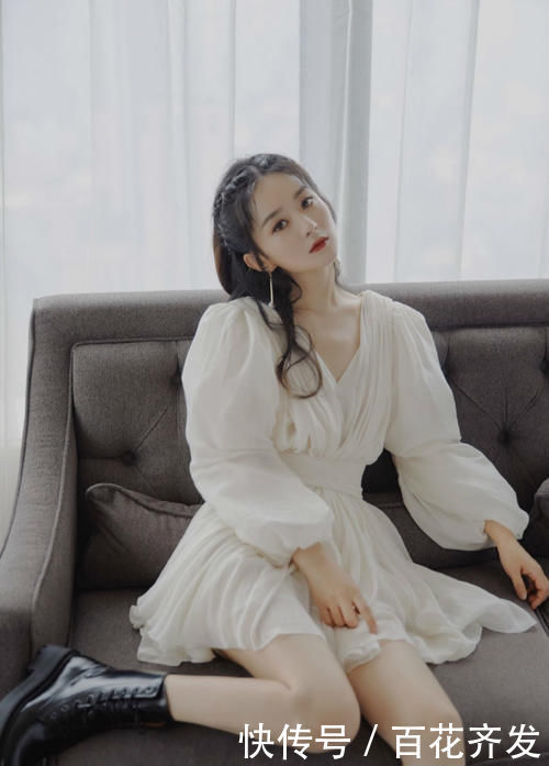 丸子头早就过时了,今年最流行的是“公主辫”,优雅气质全靠它