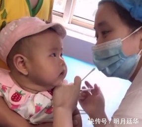 孩子|萌娃一脸含情脉脉,却惨遭护士“痛下黑手”原来你是这样的女人