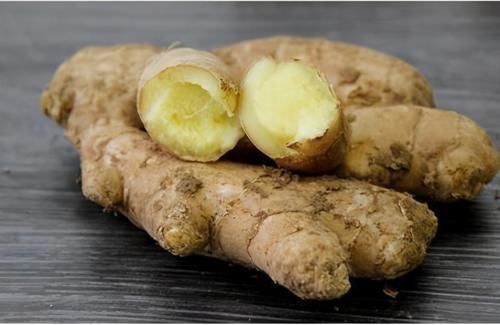 清洗干净|才知道,原来保存生姜这么简单,教你一招,放半年不干也不发芽