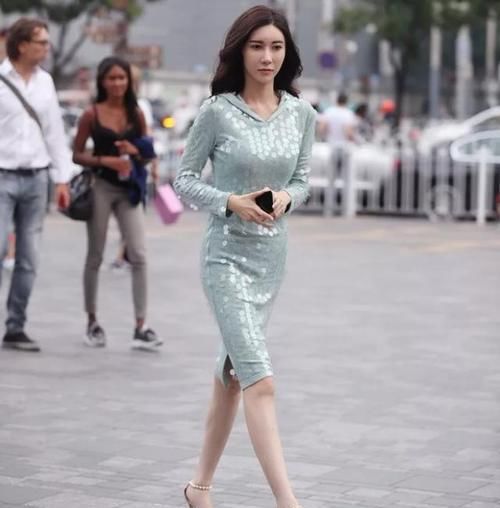  连衣裙|夏日的连衣裙，小姐姐偏爱清新靓丽的穿搭风格，尽显优雅好气质