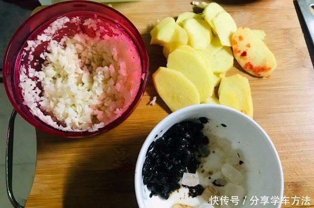 辣酱再也不用买,自制的香辣酱,朋友吃过以后,从我家带走一大瓶