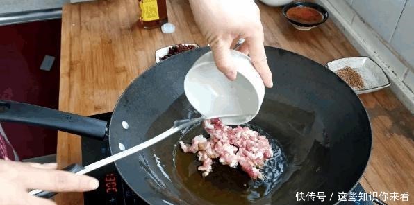  做麻婆豆腐，学会这个技巧，豆腐麻辣鲜香嫩而不碎，比吃红烧肉香