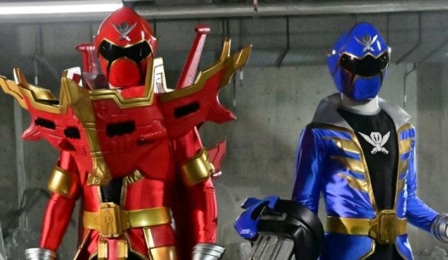 超级战队|假面骑士:海贼战队全员回归剧场版,船长待遇拉满,新形态太酷炫