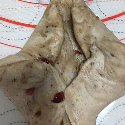 全麦蔓越莓核桃软欧包