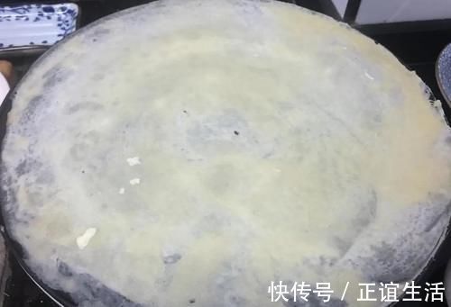 煎饼果子在家做，干净又卫生，方法很简单