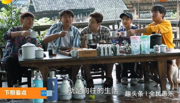 刘宪华回归给大家带礼物，透露离开蘑菇屋的原因，黄磊忍不住夸他