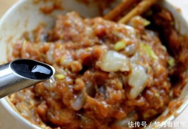 回家|拌饺子馅,很多人不懂先放盐还是油,跟我这样做回家过年人人夸
