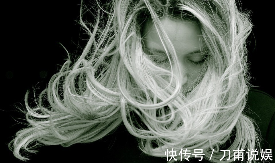 阳明|老中医推荐最有效的白发转黑方,仅2味药材泡水喝,补虚又乌发