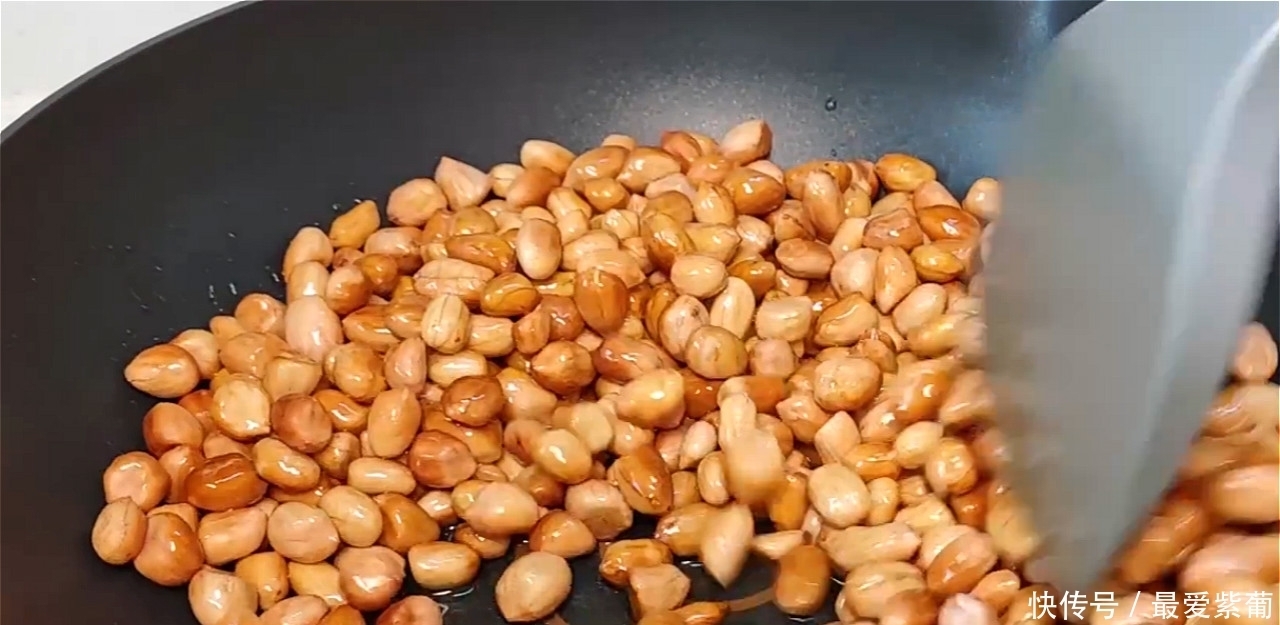 花生米|花生米酥脆的做法,千万不要油炸,试试这样做,放一个月还酥脆