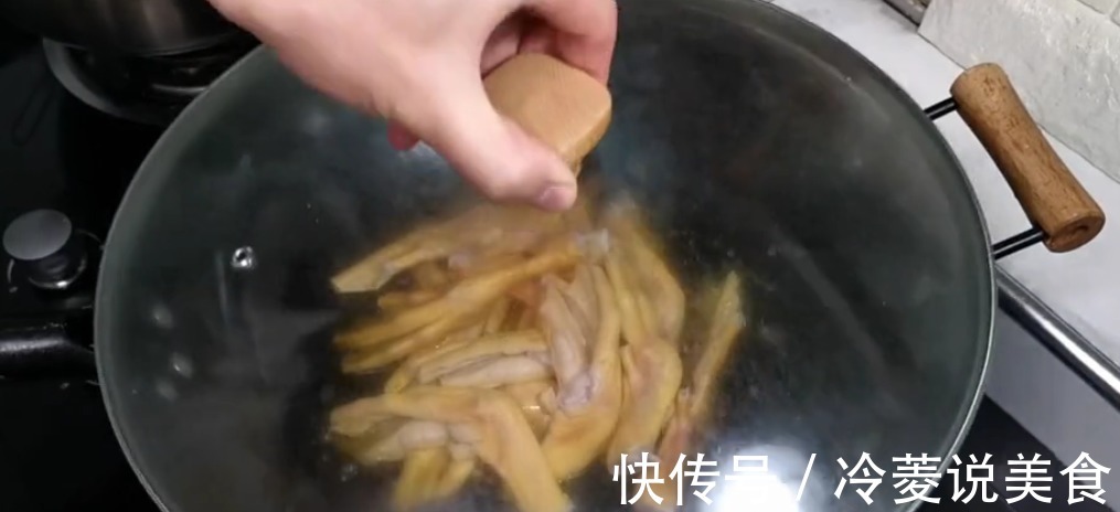 假期回来啦，先做一个好吃的干锅鸭脚提提神，下半年的奋斗开始啦