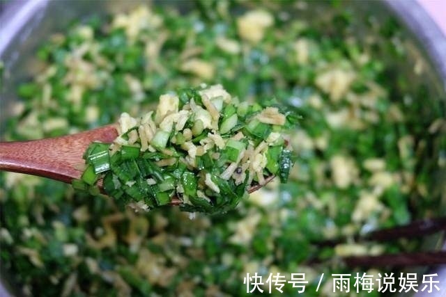 起阳草|韭菜鸡蛋馅饺子，关键在馅，有了这两样法宝，饺子不出水味更鲜