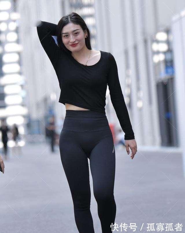 身材 精致时尚的打底裤穿出青春气质,利落穿搭秀S型身材,知性大方!