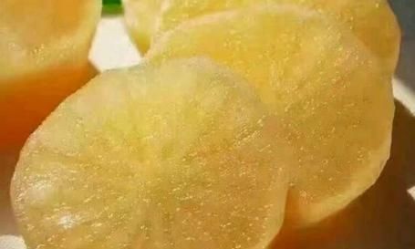  天山雪莲果|它和红薯长得像“哥俩”，被称“天山雪莲”，一口下去水分还挺多