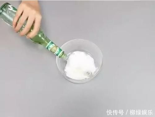 小苏打|厕所臭死人,一个简单方法,厕所一辈子不会有异味,真是太实用了