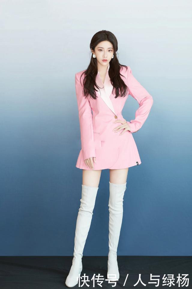 早秋时节别乱穿,现在流行这几种“秋裙”,内搭外穿都好看