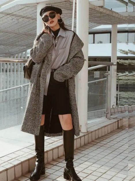 长筒靴|当今流行穿“黑色长筒靴”，配大衣、羽绒服都好看，尽显性感身材