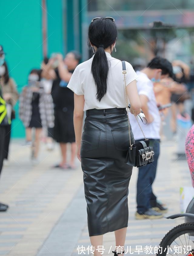 性感 皮质高开叉长裙,搭配轻盈白衬衫,性感时尚尽显都市丽人好气质!