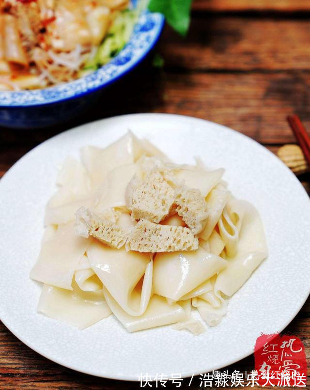 灵魂|全网都在做凉皮，我教大家做凉皮里的灵魂蒸面筋，不用洗面特简单