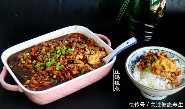 冷天,豆腐和鸡蛋一起蒸,简单又营养,孩子连吃2碗米饭