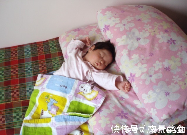 宝宝|宝宝睡觉和晨起时,有6种情况,说明喂太饱,脾胃一晚上没消停