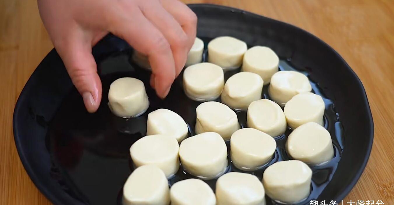 拉面|面条不需要手擀了，教你懒人做法，爽滑又筋道，比拉面还好吃