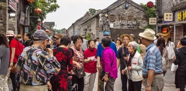 打造|为老年游客量身打造，“夕阳红”老年旅行团，真的适合老年人吗？